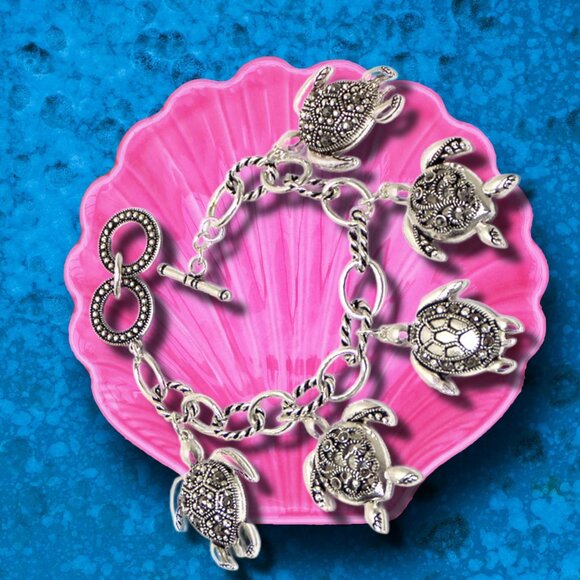 NEW Boutique Sea Turtle Inspirational Nature Toggle Charm Bracelet in Silver - Picture 2 of 4